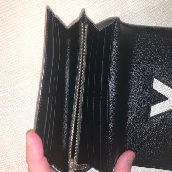NWOT LOUIS VUITTON Epi Monogram Reverse Twist Wallet - Picture 8 of 11